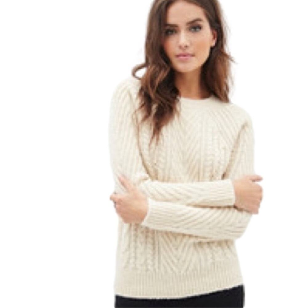 Forever 21 Sweater Classic Cable Knit Crew Neck Cream Sweater Size Medium NEW